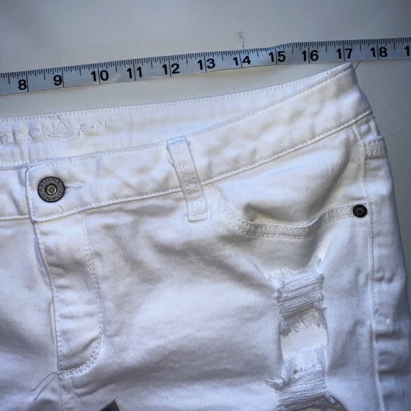 Arizona White Distressed Denim Frayed Hem Shorts Womens Size 15 - Picture 3 of 6